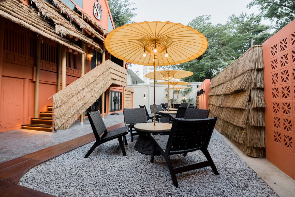 Thai tapas at Sangthong Bar Bangkok